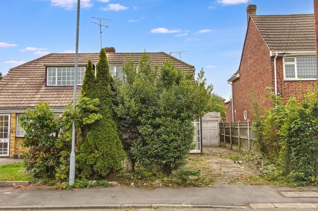 Property photo 1 of 18 28 Saint Kilda's Road, Brentwood CM15 9Ex