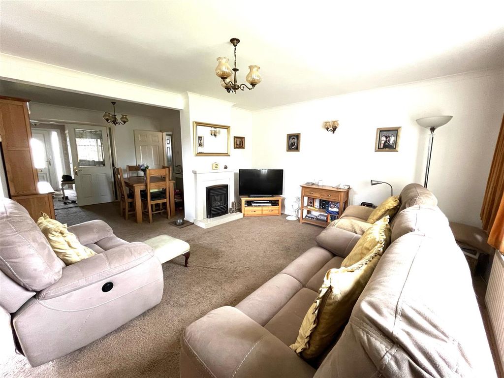 Property photo 3 of 14 Lanrick Gardens (8).Jpeg