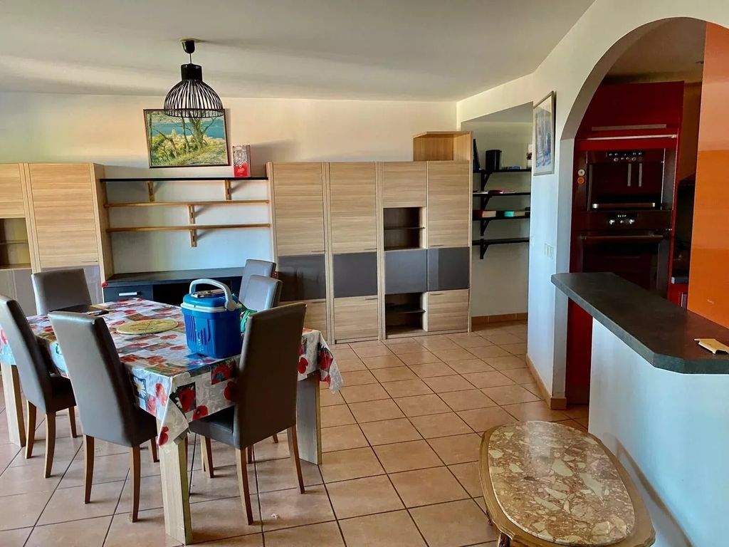 Property photo 1 of 6 Beautiful 3-Room Apartment With Sea View In Bormes-Les-Mimosas