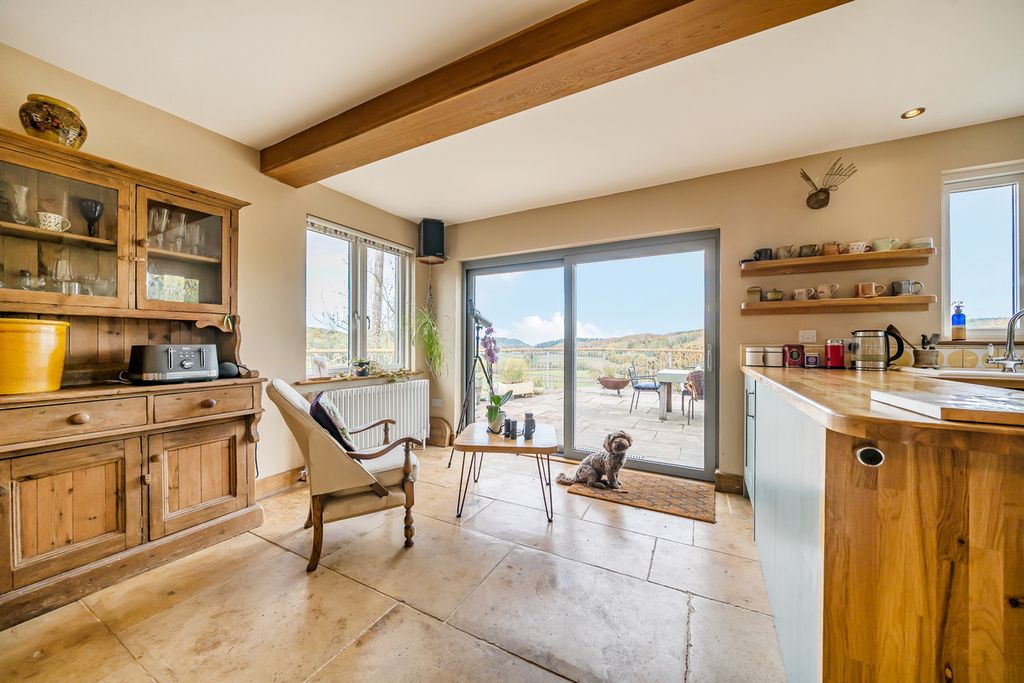 Property photo 3 of 34