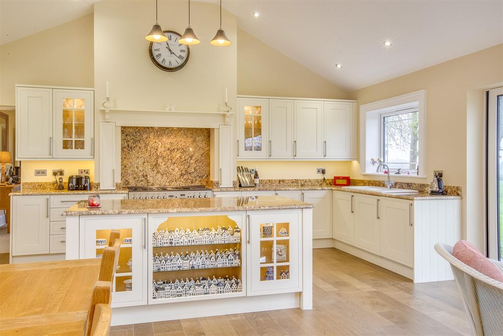 Additional image 7 of 6 bed detached house for saleThe Ride, Totternhoe, Bedfordshire LU6