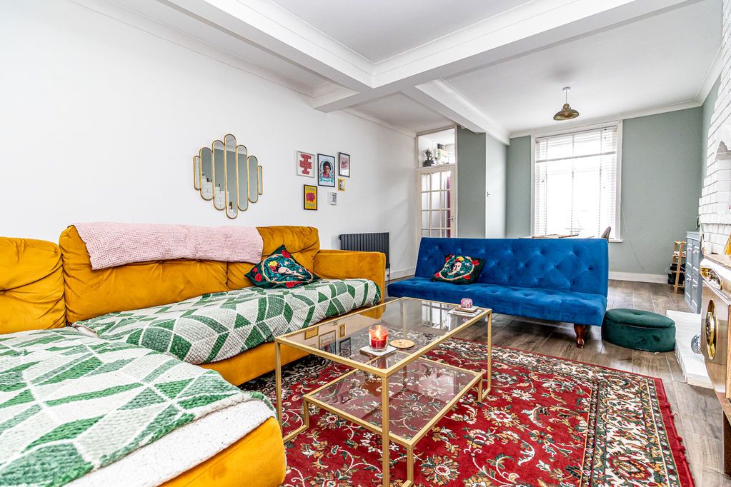 Property photo 2 of 29 .