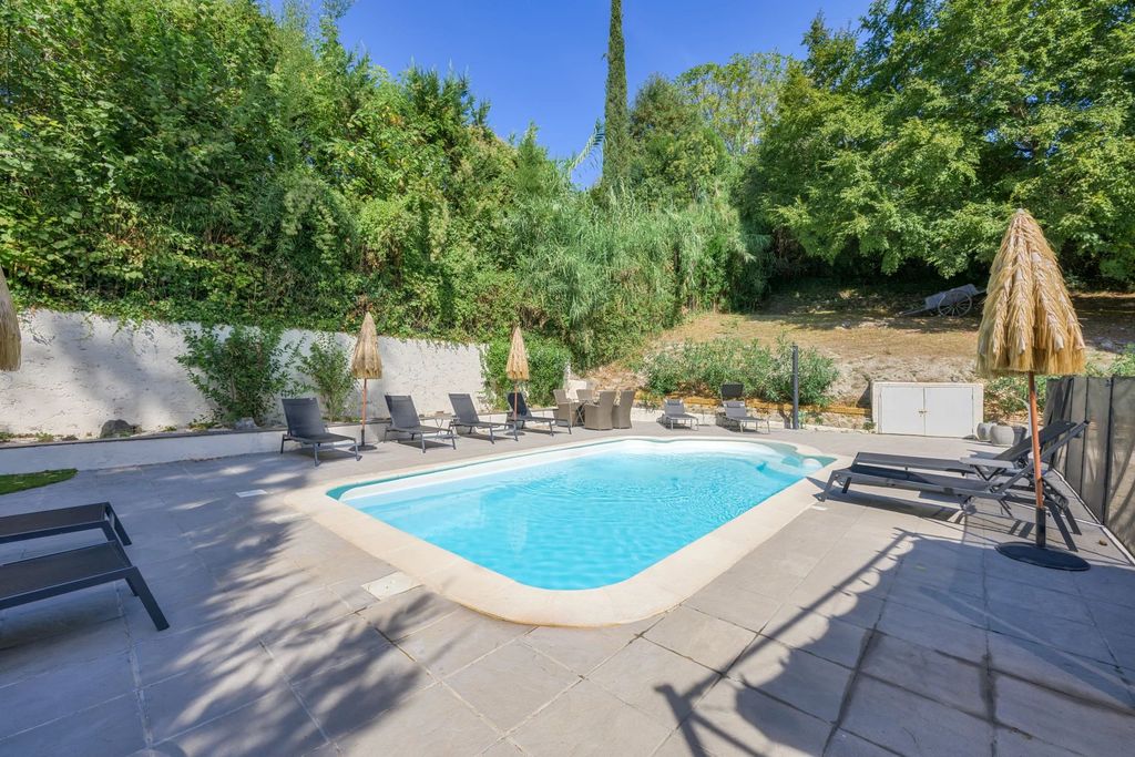 Property photo 2 of 36