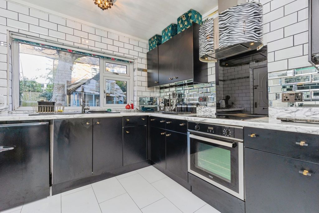 Property photo 3 of 22 Pbox-Img.Jpg