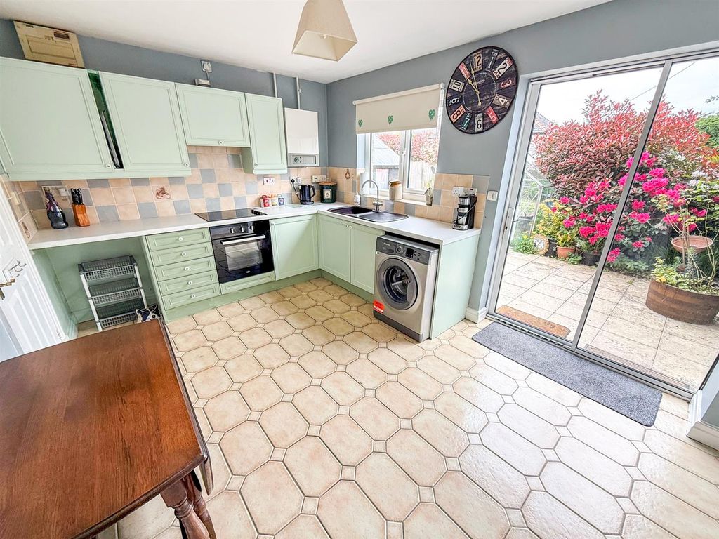 Property photo 3 of 12 Kitchen/ Dining Room