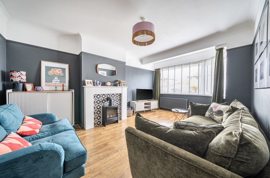 Property photo 2 of 15 1437652-19-69Cbc5...