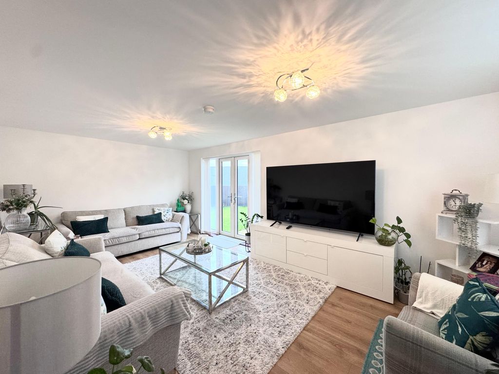 Property photo 2 of 18 Living Room 1