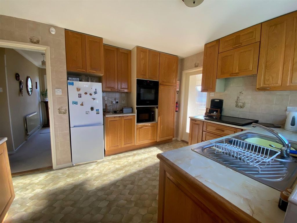 Property photo 3 of 23 Kitchen.Jpg