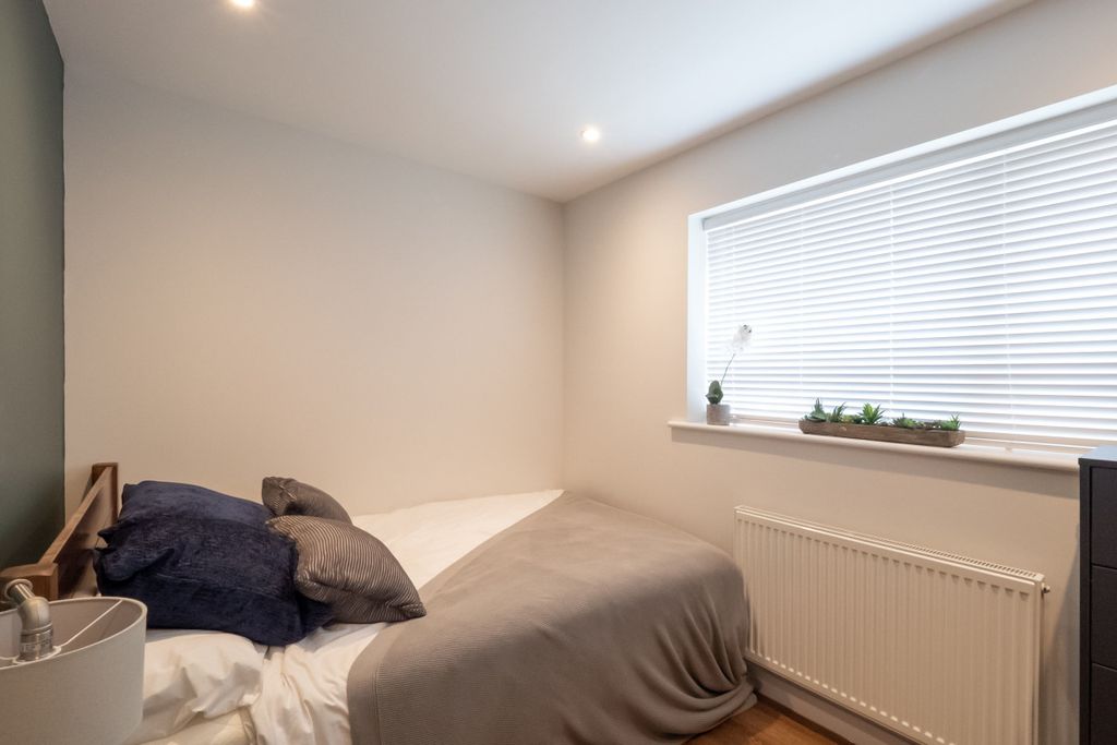 Property photo 3 of 37 House D, Salford Bedroom 21