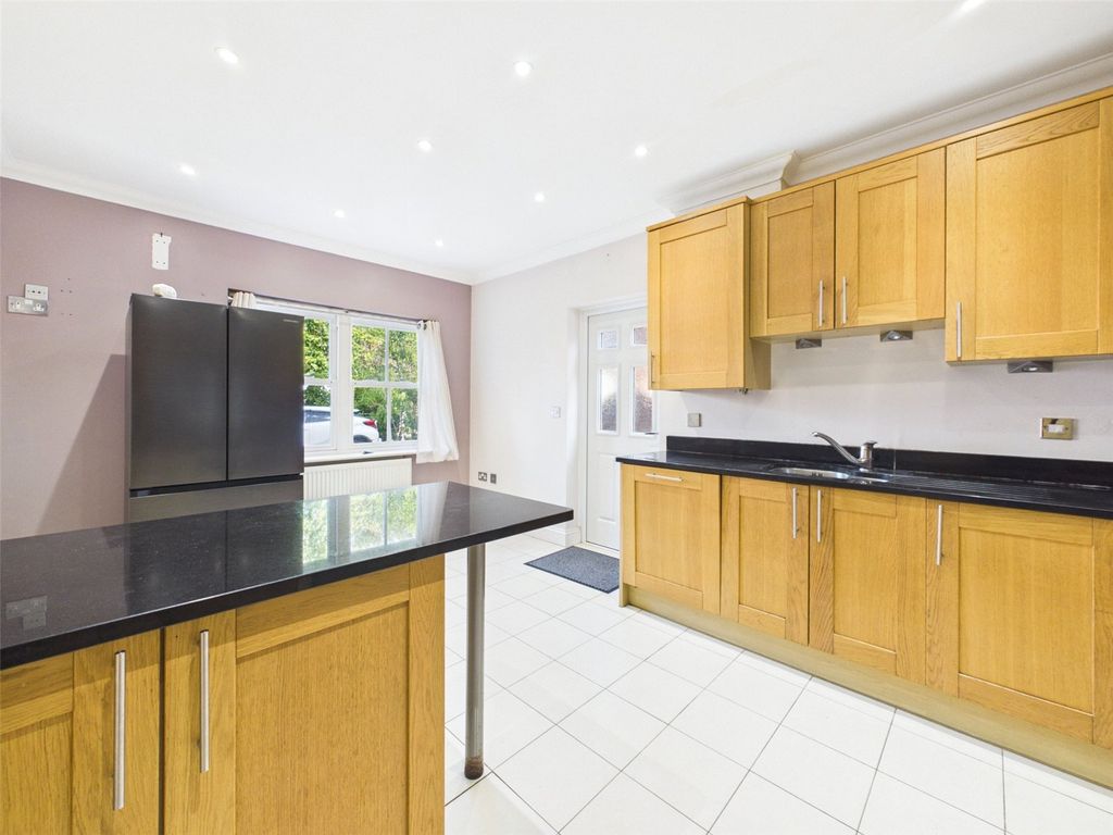 Property photo 2 of 17 Picture No. 12