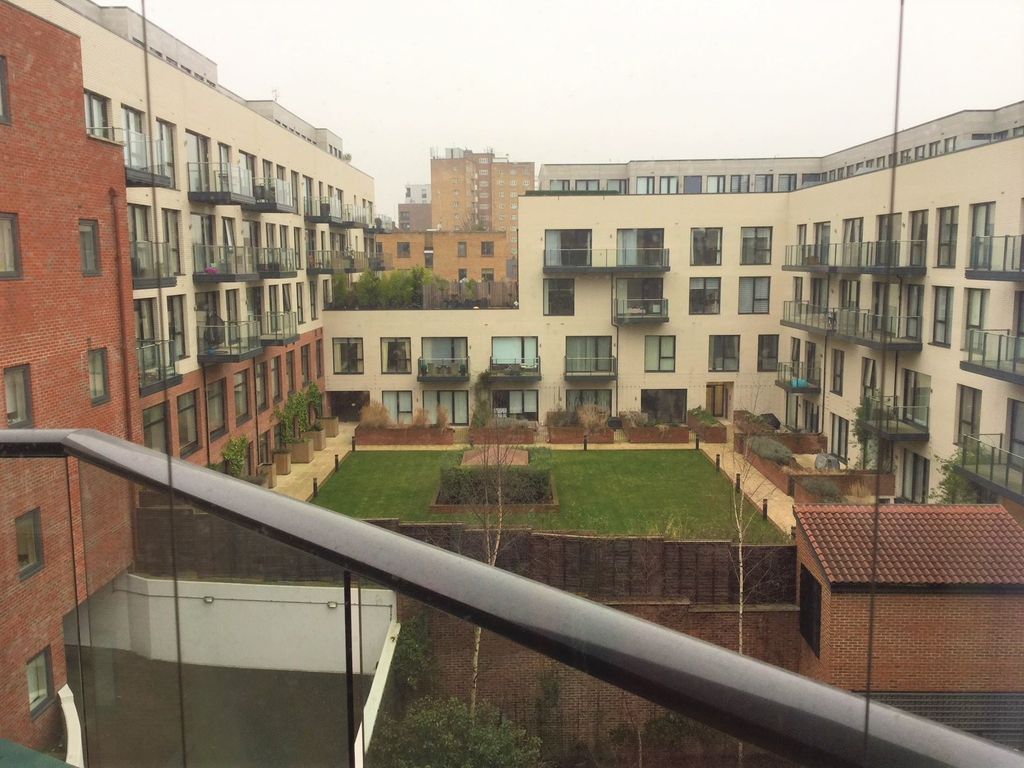 Property photo 1 of 9 2 Bed Flat For Sale Hodford Road, London Nw11