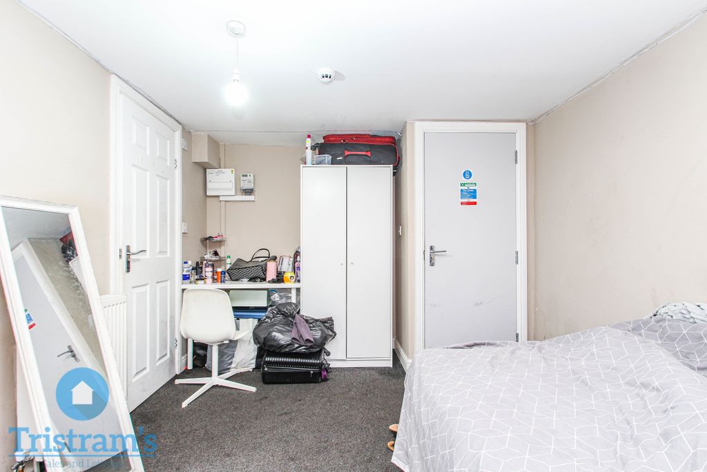 Property photo 3 of 8 Img_3484