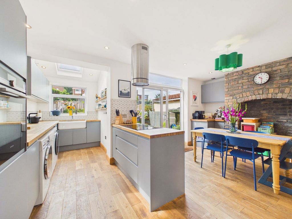 Property photo 2 of 12 Dining Kitchen
