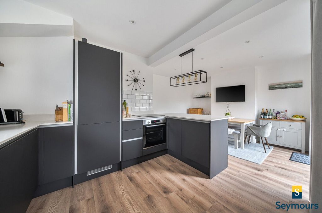 Property photo 2 of 19 Picture No. 30