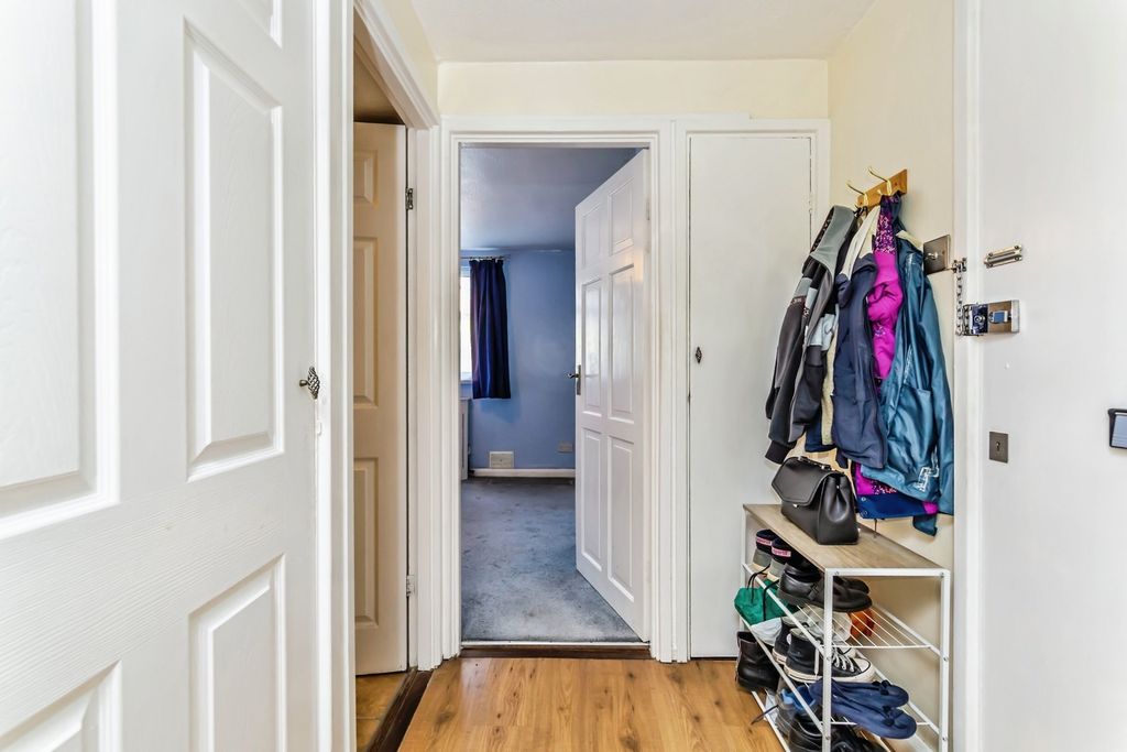 Property photo 2 of 9 Hallway