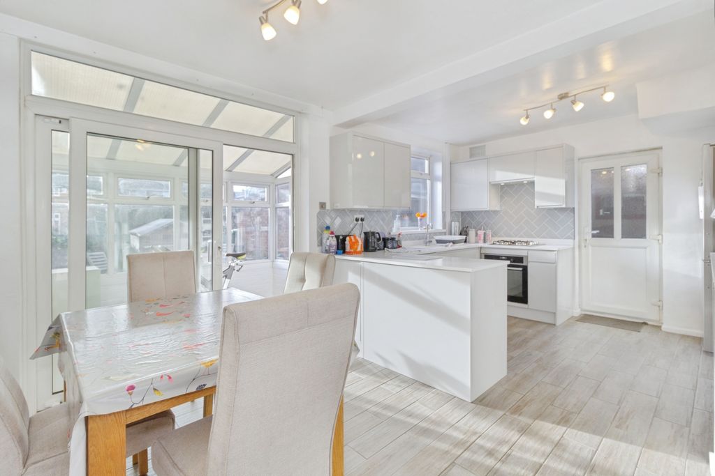 Property photo 3 of 15 Kitchen/Dining Room