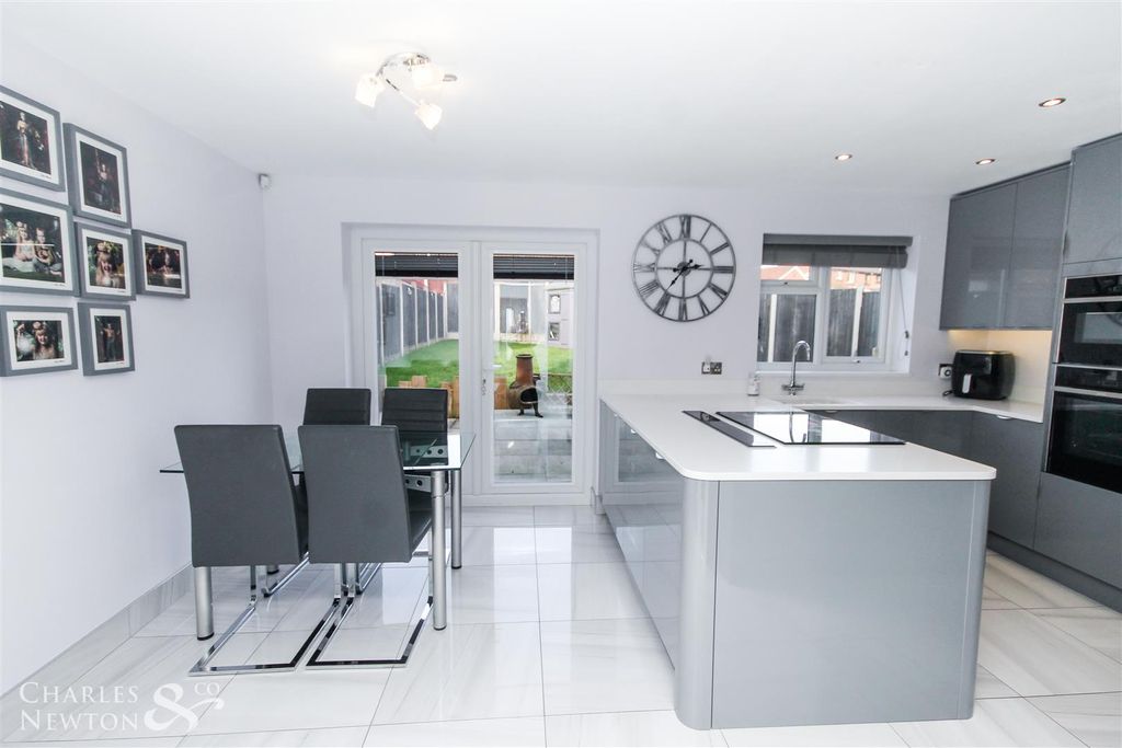Property photo 2 of 35 Pentridge Drive  (143)_.Jpg