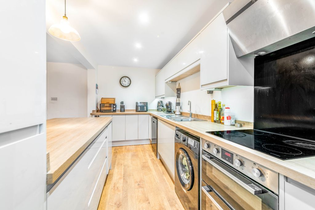 Property photo 3 of 25