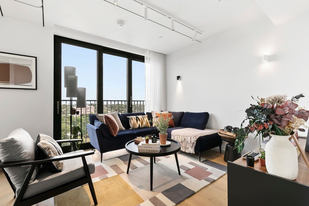 Property photo 1 of 34 Living Room