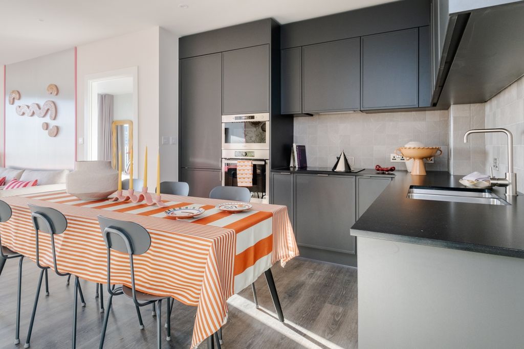 Property photo 3 of 11 Flat69Â€“Sandhu-Bui...