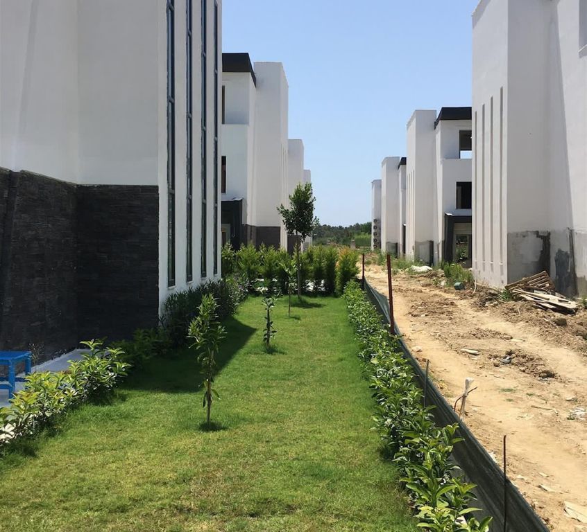 Property photo 2 of 13 Sleek 4-Bedroom Villa For Sale In Belek - Lush Private Garden