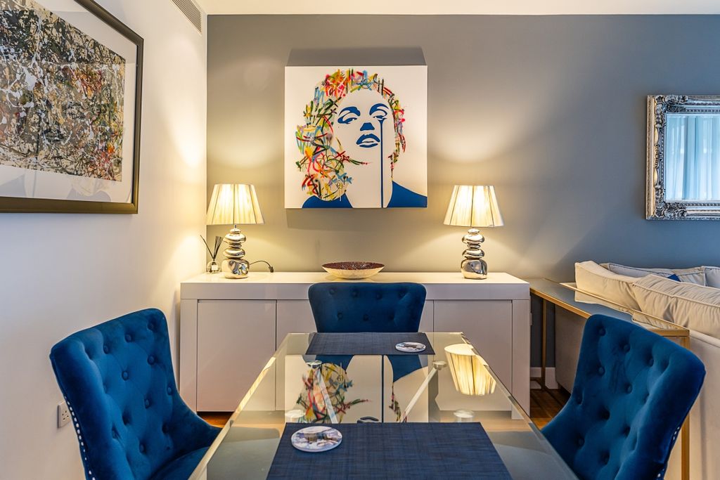 Property photo 3 of 33 G03-Knightsbridge...