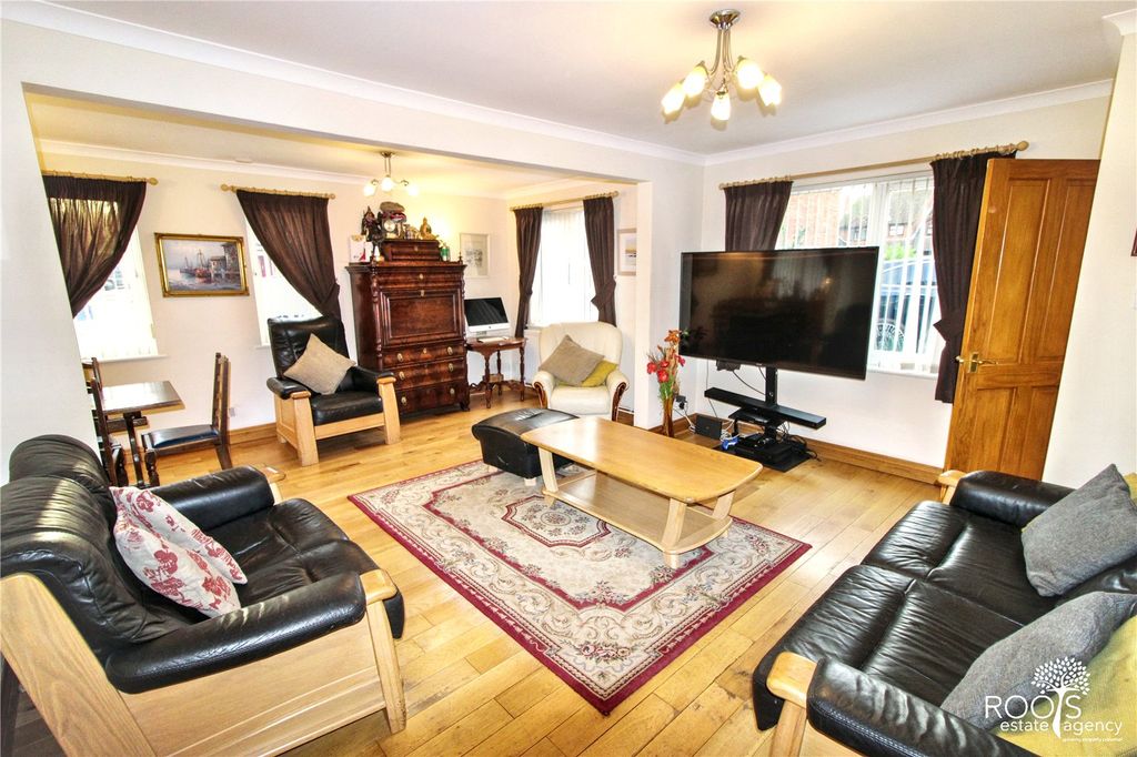 Property photo 3 of 18 Spacious Living