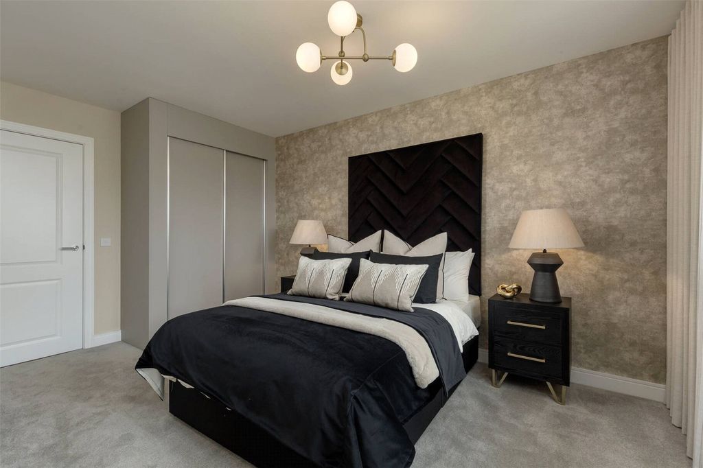 Property photo 1 of 17 Bedroom 2