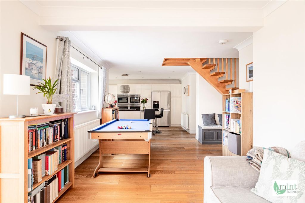 Property photo 2 of 29 Hamilton Avenue - Watermark-5.Jpg