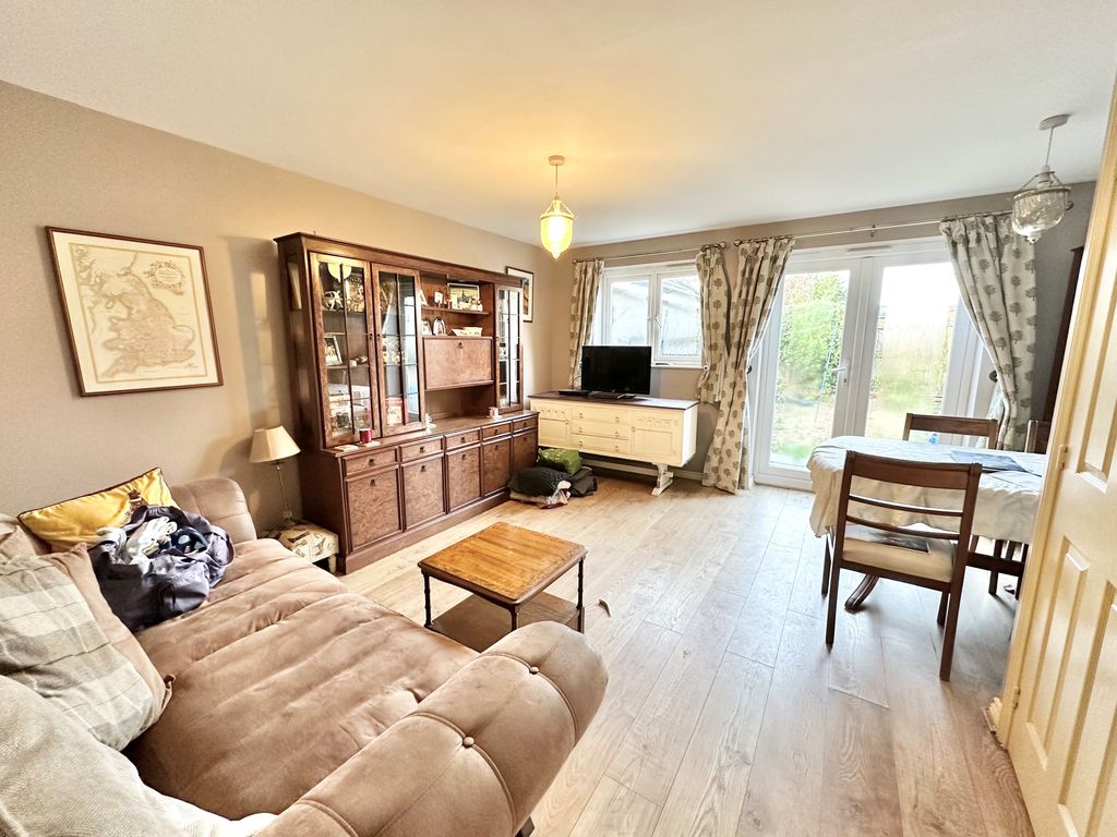 Property photo 3 of 9 Front