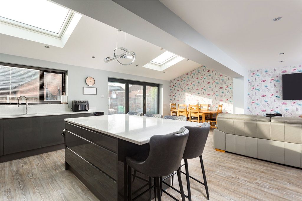 Property photo 2 of 20 Photos