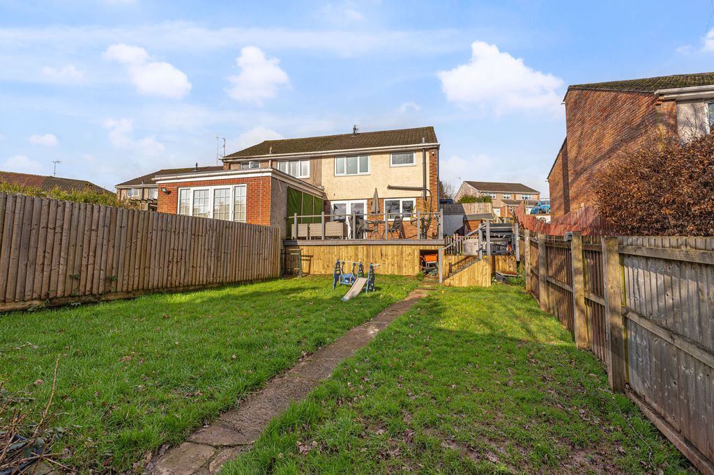 Property photo 2 of 28