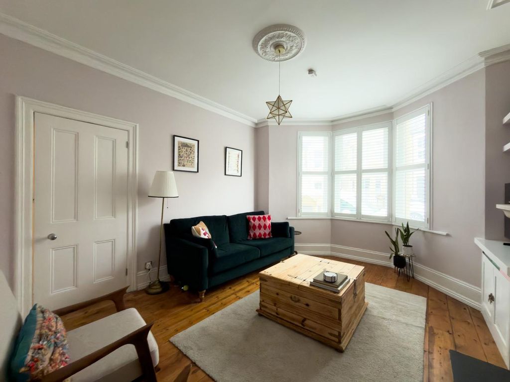 Property photo 3 of 20 Living Room