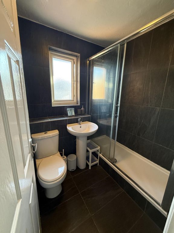 Property photo 1 of 10 4 Bed Semi-Detached House To Rent Oxley Close, London Se1