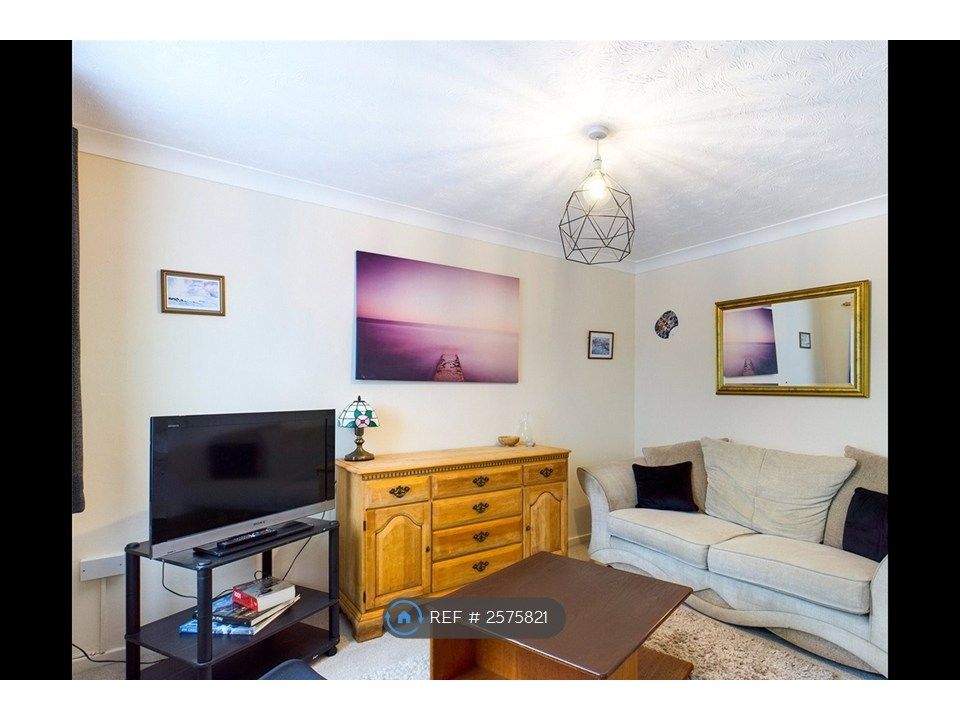 Property photo 3 of 6 Living Room Open Plan
