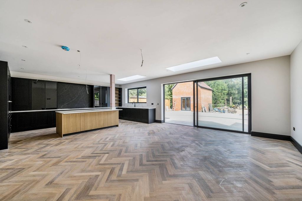 Property photo 3 of 31