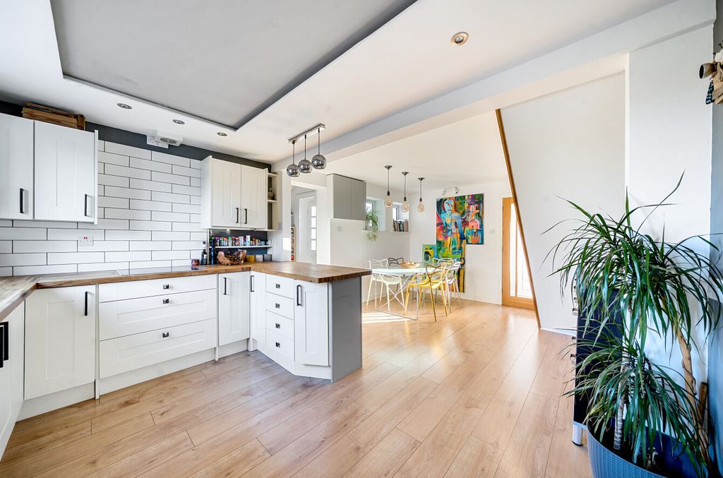 Property photo 3 of 14 1371522-9-68Fb408...