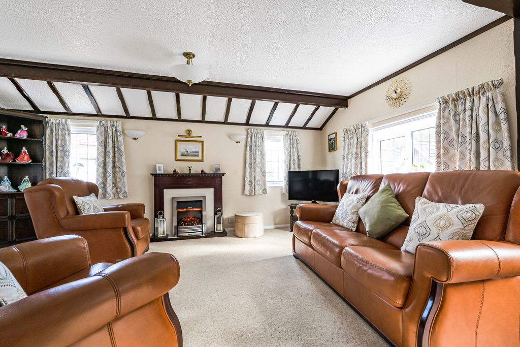 Property photo 2 of 22 Living Room