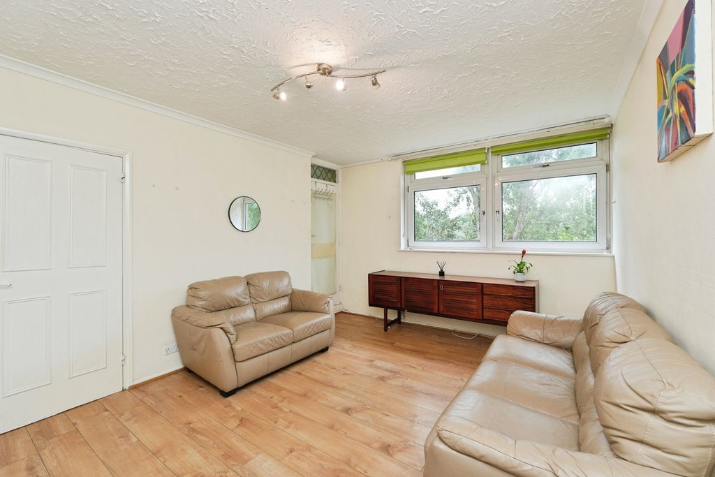 Property photo 3 of 16 Pbox-Img.Jpg