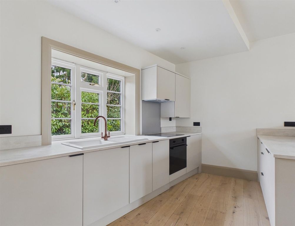 Property photo 3 of 14 Cam03972G0-Pr0319-Still014.Jpg