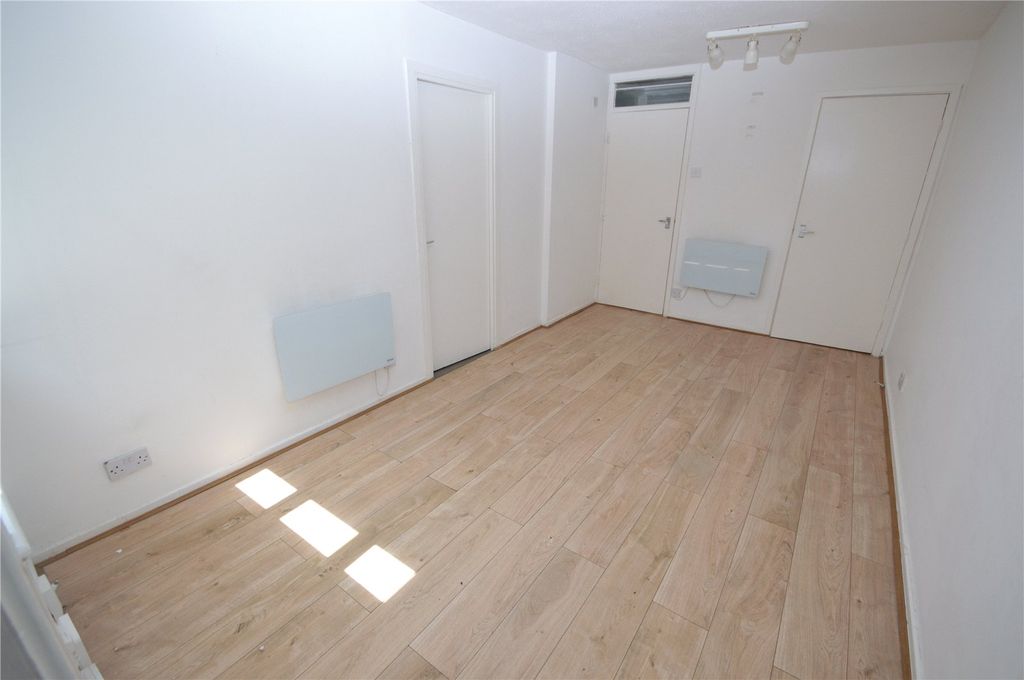 Property photo 2 of 8 Picture No. 09