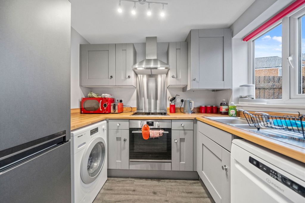 Property photo 3 of 16