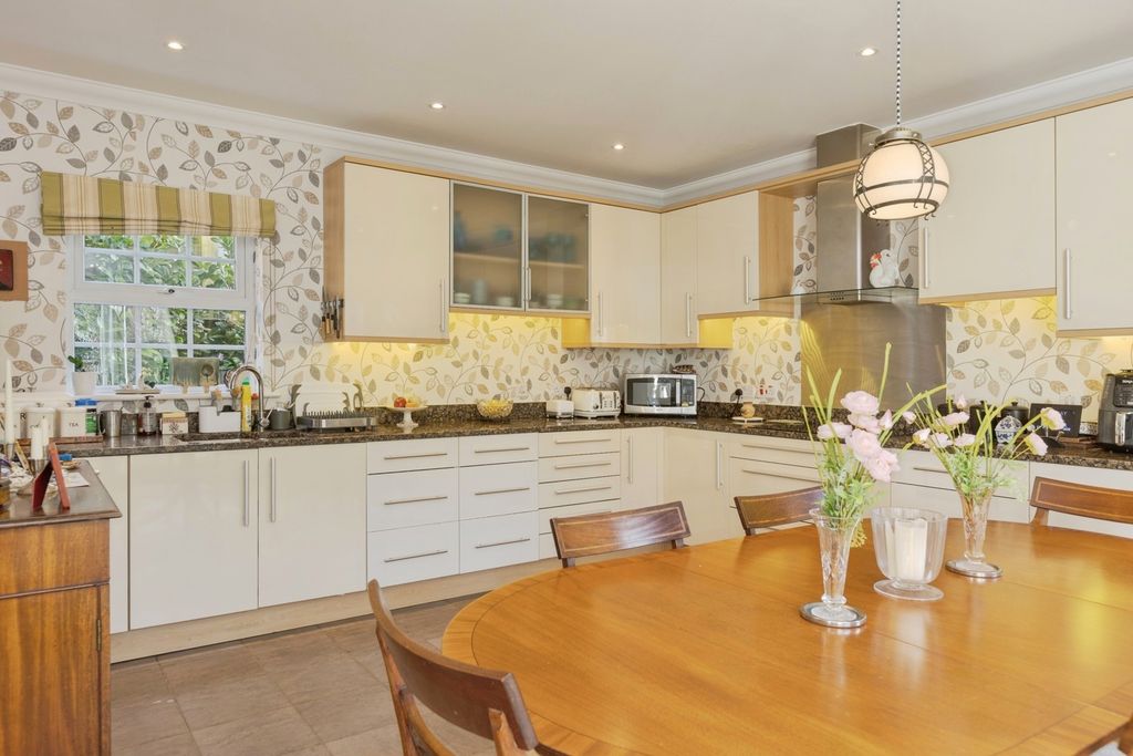 Property photo 2 of 28 Pbox-Img.Jpg