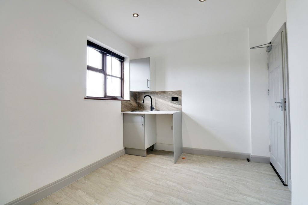 Property photo 1 of 7 5165830