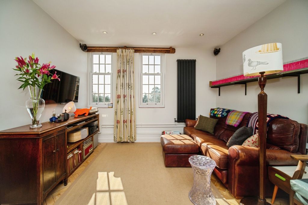 Property photo 3 of 20 Pbox-Img.Jpg
