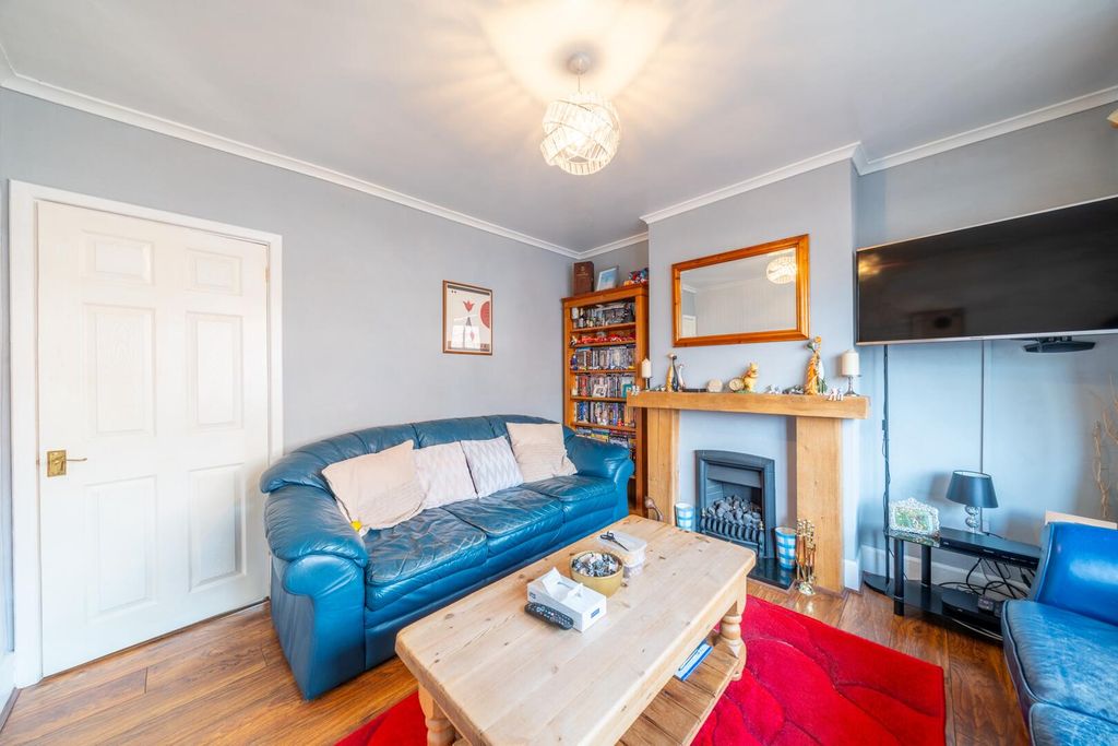 Property photo 3 of 25 Living Room