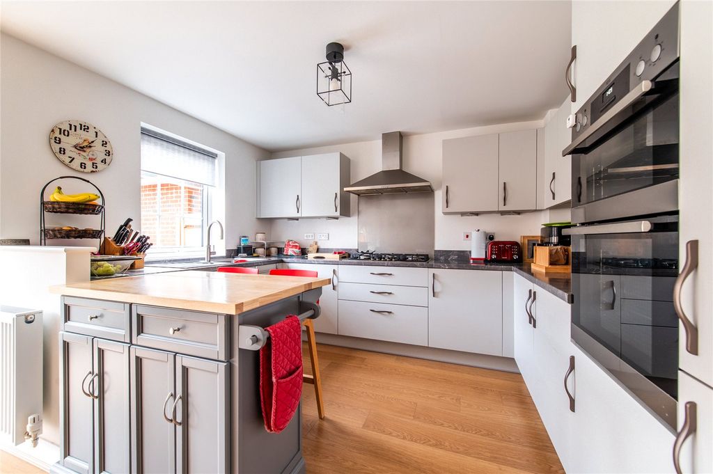 Property photo 3 of 32 Picture 3