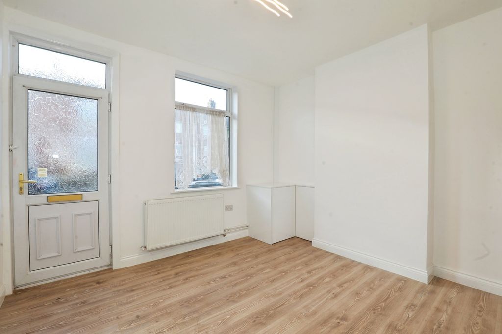 Property photo 2 of 15 Pbox-Img.Jpg