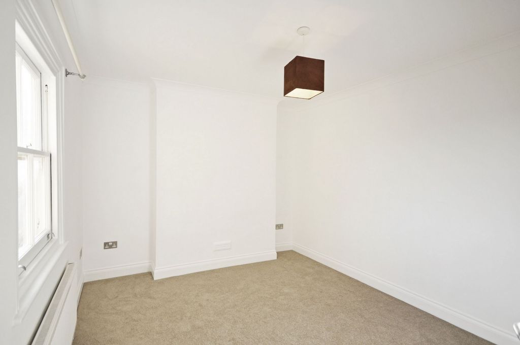 Property photo 3 of 10 Photo 3