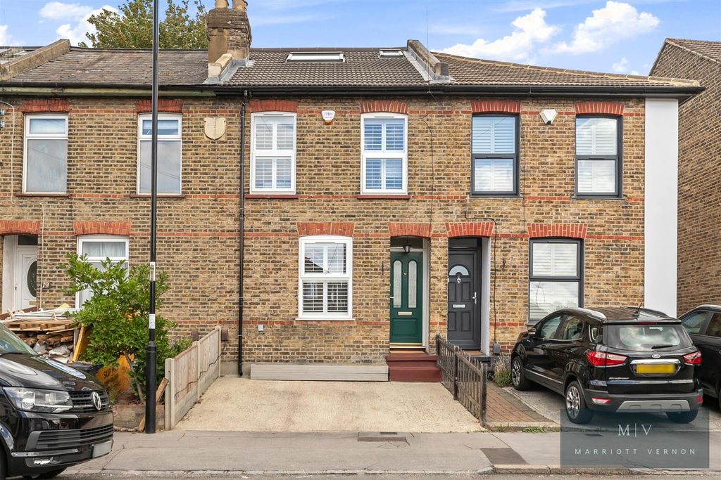 Property photo 1 of 17 Chelsham Road 21 MV-19.Jpg